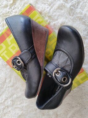 BareTraps Dandy Black Leather Wedge Mary Jane Pumps Women's Size 8.5 M